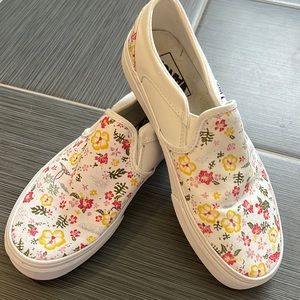 Women’s size 8 vans - floral / Hawaiian